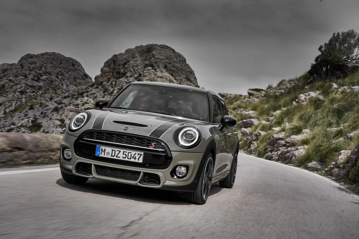 Mini 5 porte | Con 16 centimetri in più è ancora un kart?