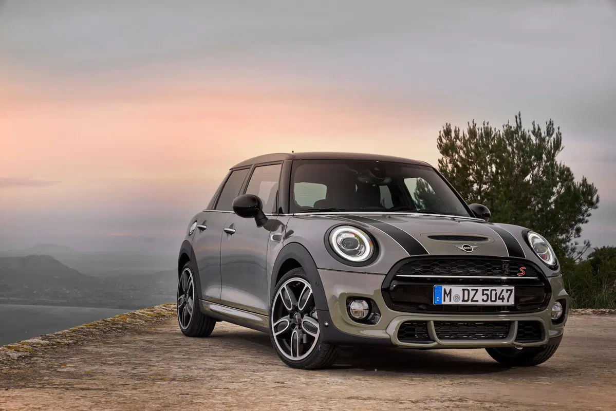 Mini 5 porte | Con 16 centimetri in più è ancora un kart? (7)
