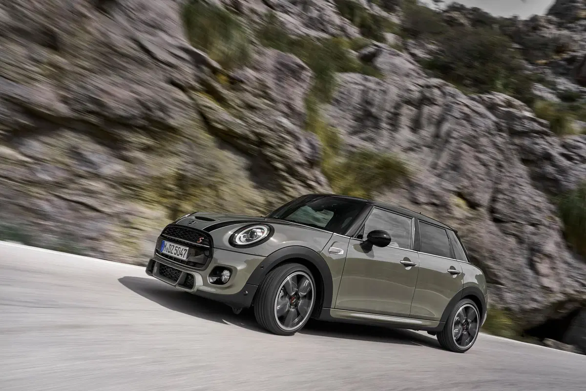 Mini 5 porte | Con 16 centimetri in più è ancora un kart? (8)