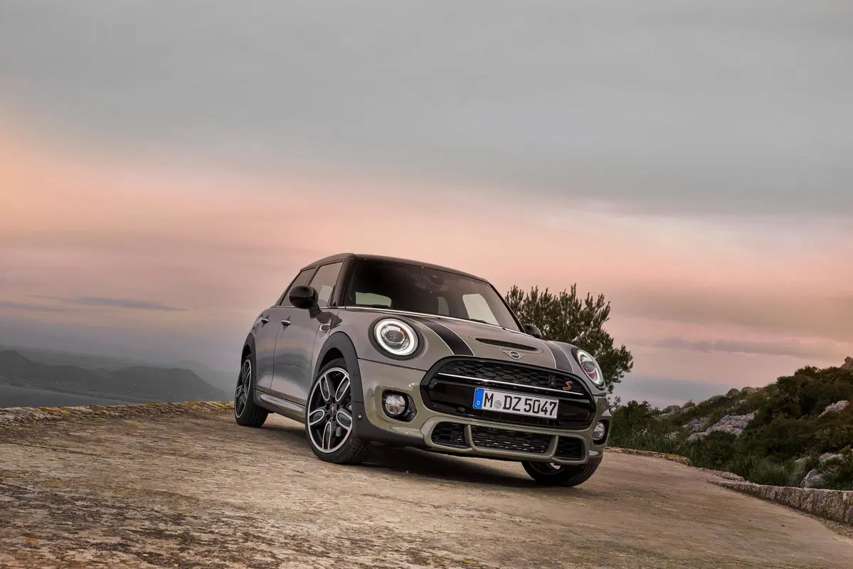 Mini 5 porte | Con 16 centimetri in più è ancora un kart? (9)