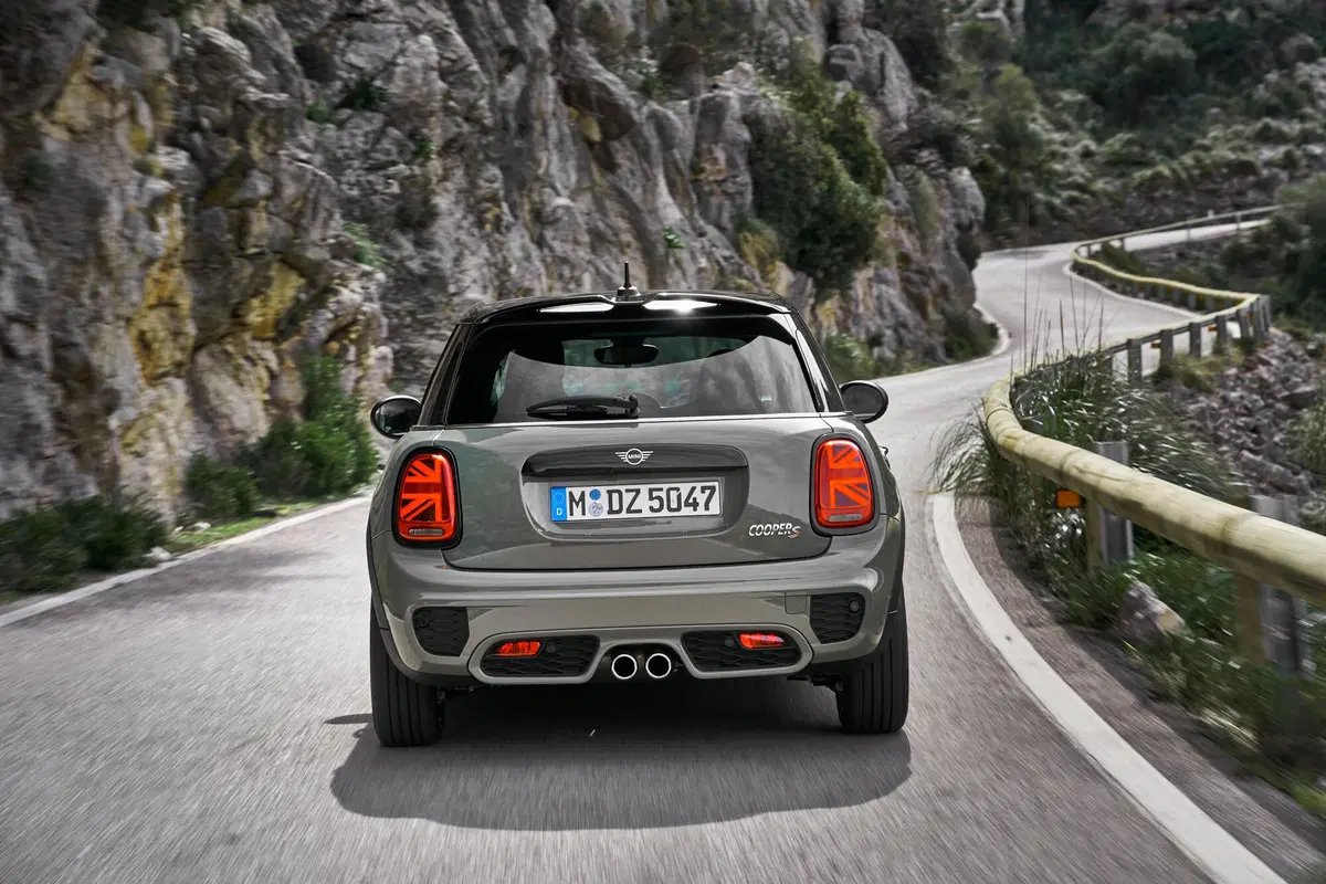 Mini 5 porte | Con 16 centimetri in più è ancora un kart? (10)