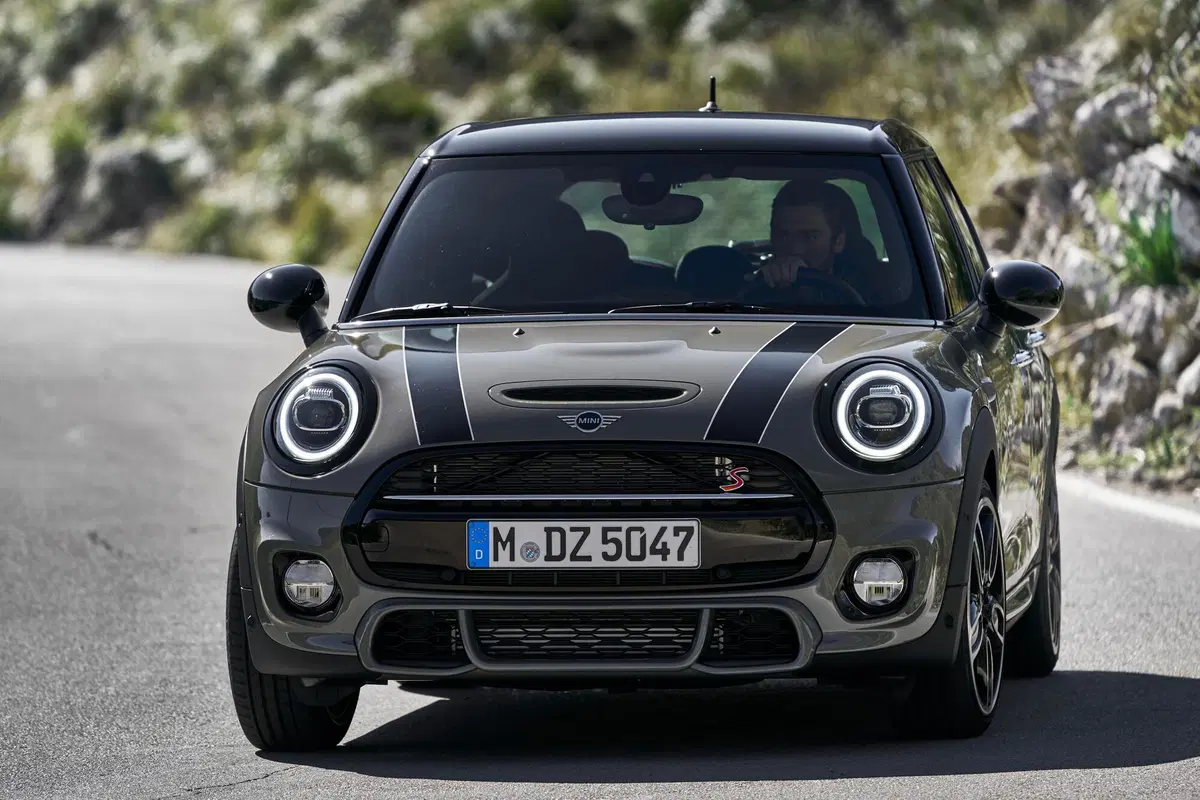 Mini 5 porte | Con 16 centimetri in più è ancora un kart? (11)