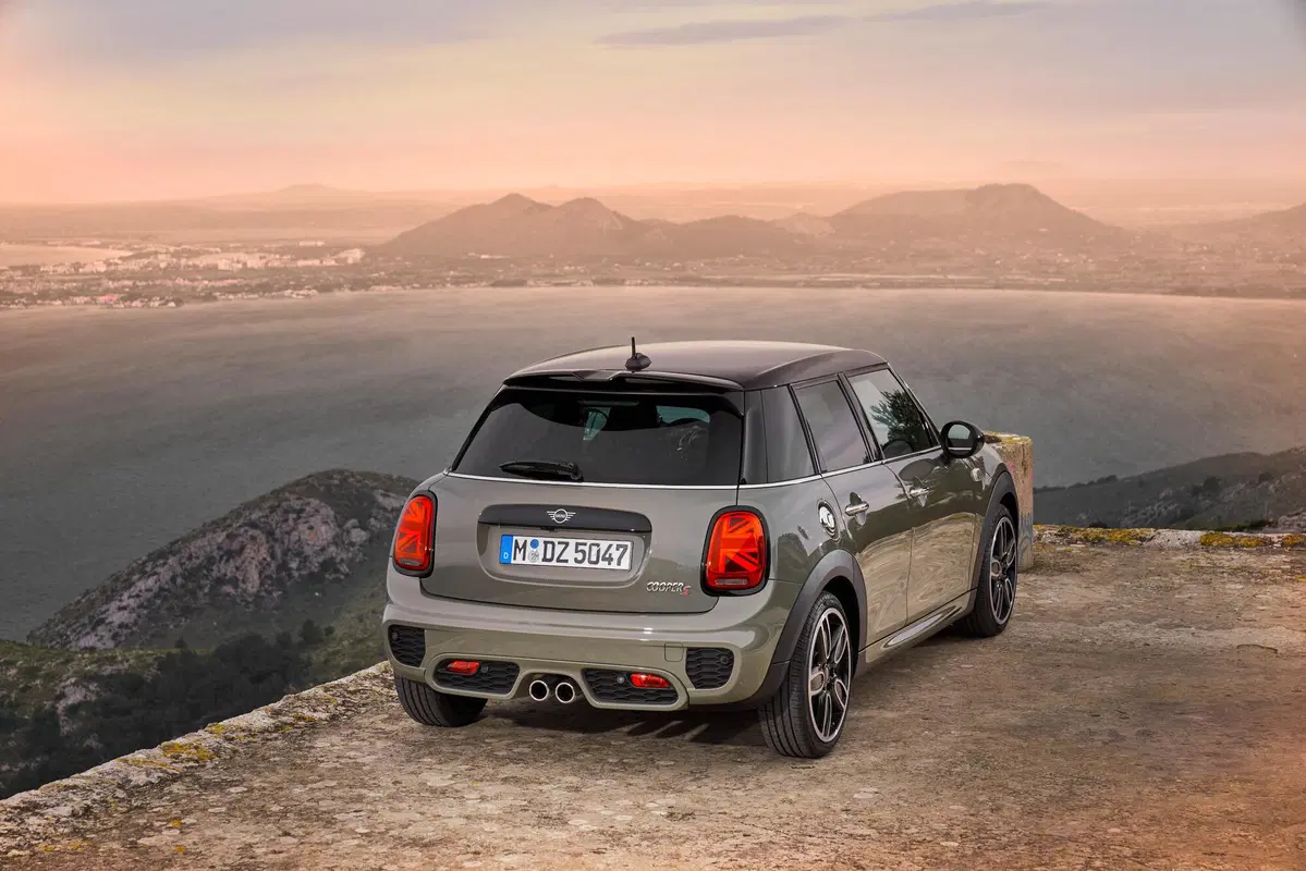 Mini 5 porte | Con 16 centimetri in più è ancora un kart? (12)
