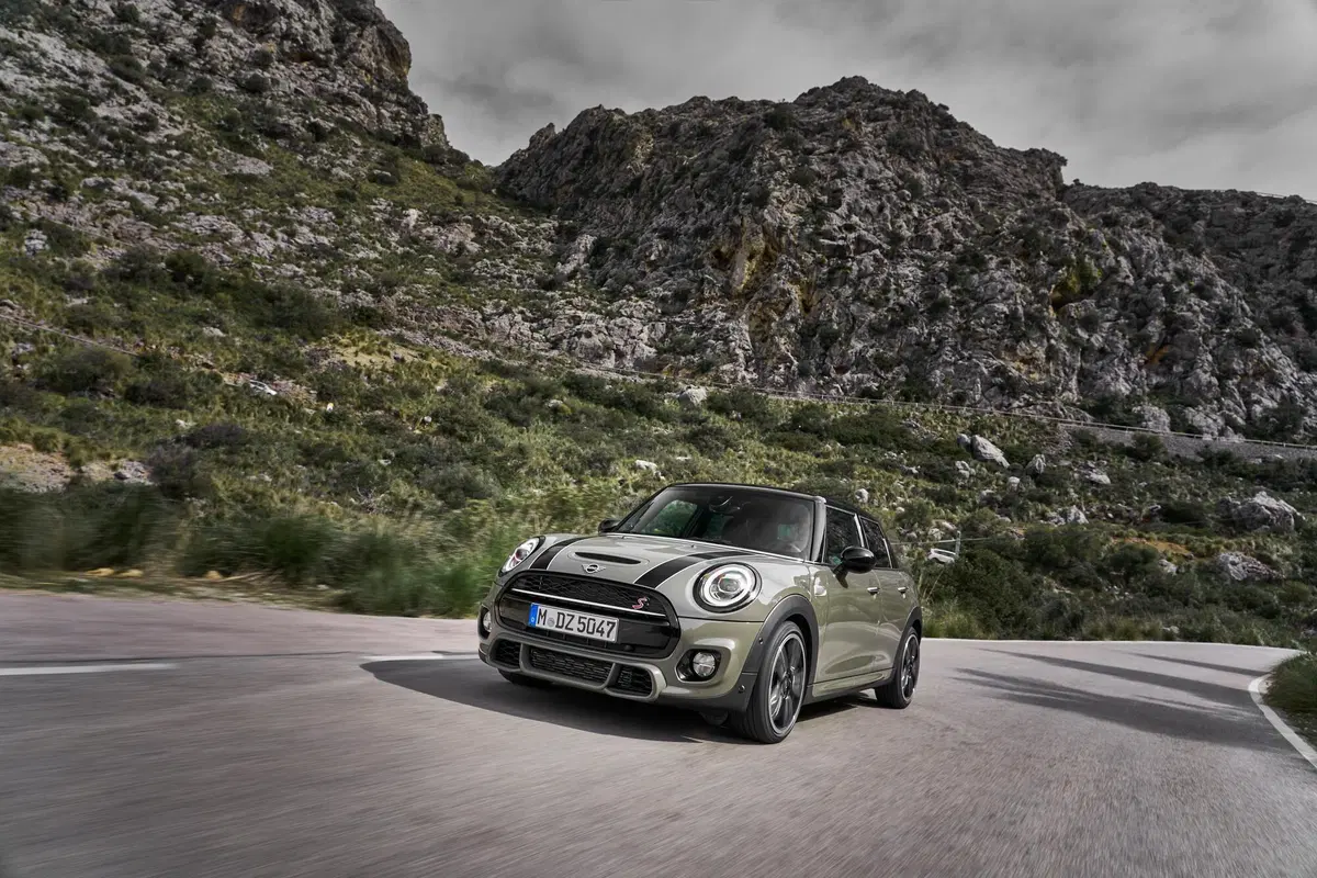 Mini 5 porte | Con 16 centimetri in più è ancora un kart? (13)