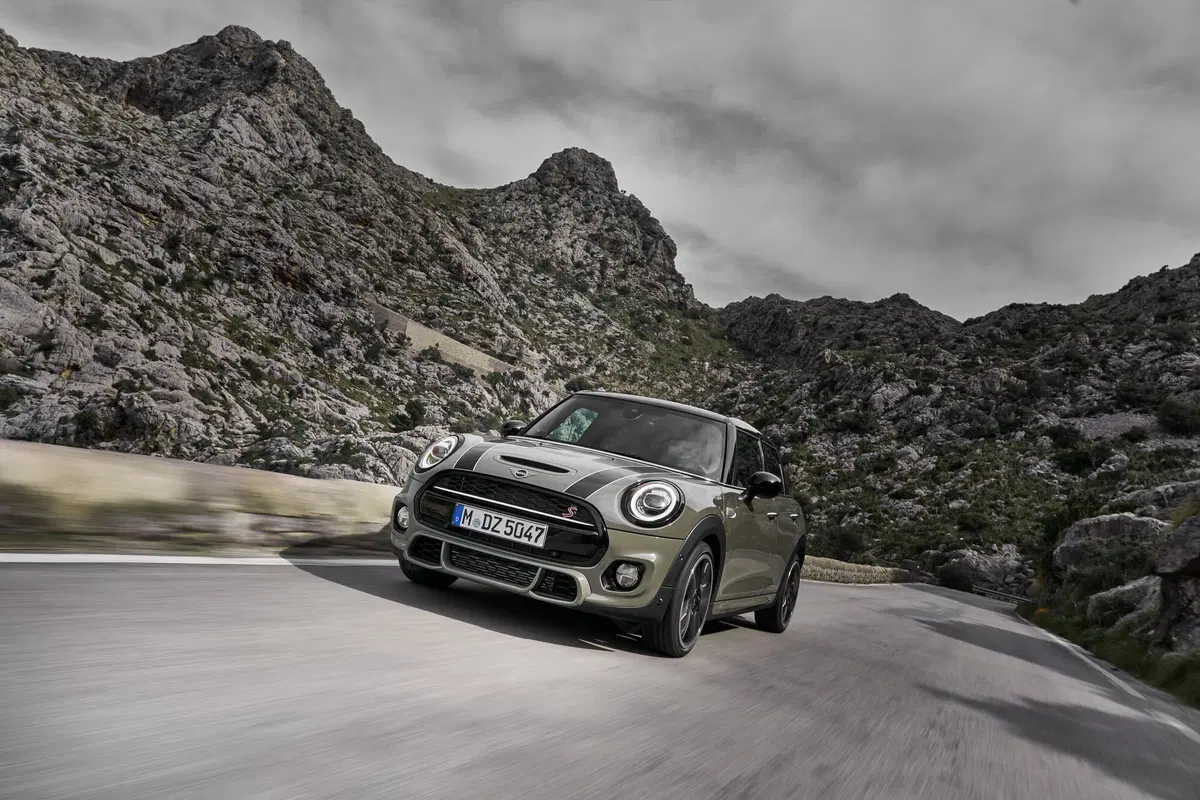 Mini 5 porte | Con 16 centimetri in più è ancora un kart? (14)