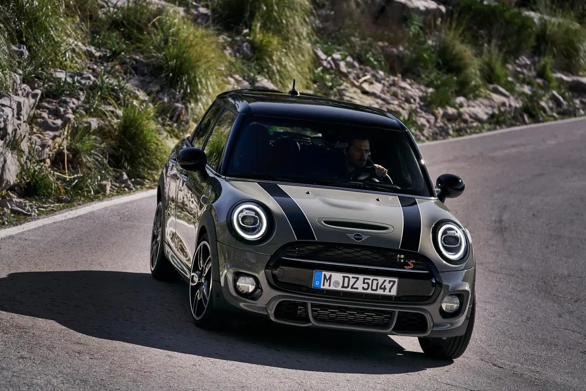 Mini 5 porte | Con 16 centimetri in più è ancora un kart? (16)