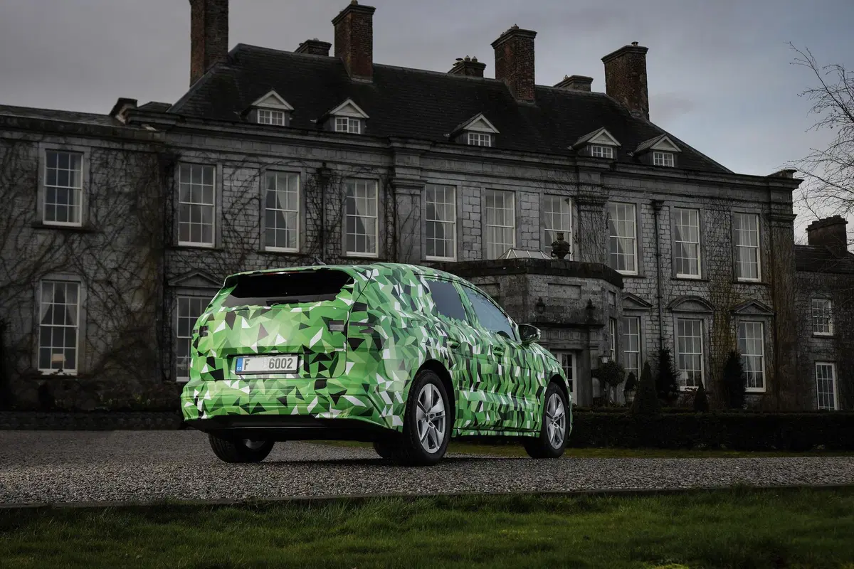 Skoda Enyaq iV, il teaser del SUV elettrico (3)