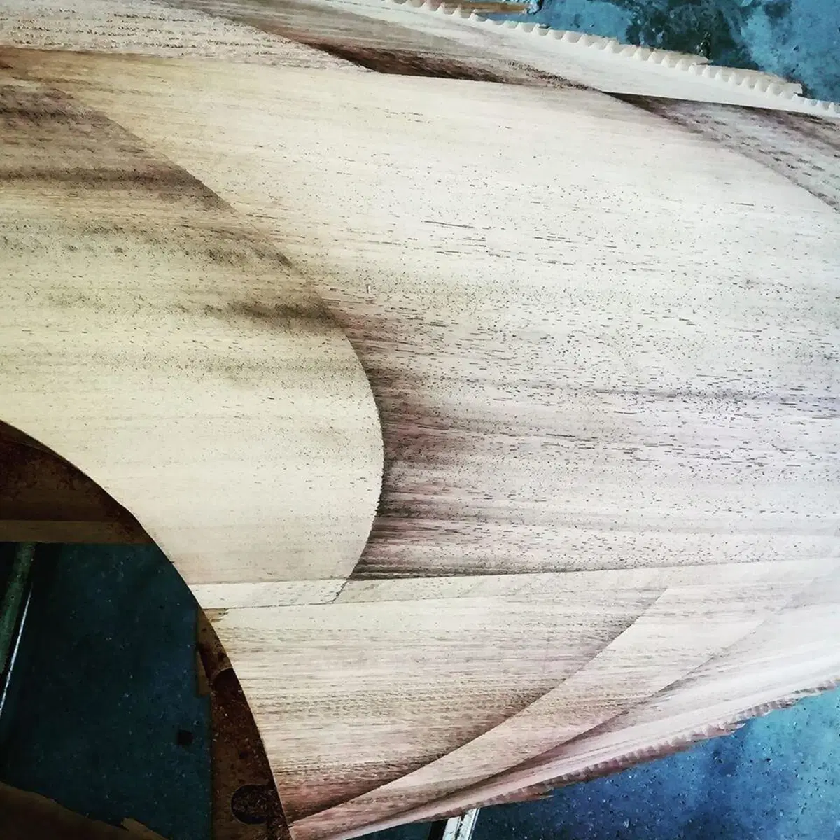 Castagna Evoque WoodFabric: a Milano si personalizza (col legno malleabile) la Range Rover  (4)