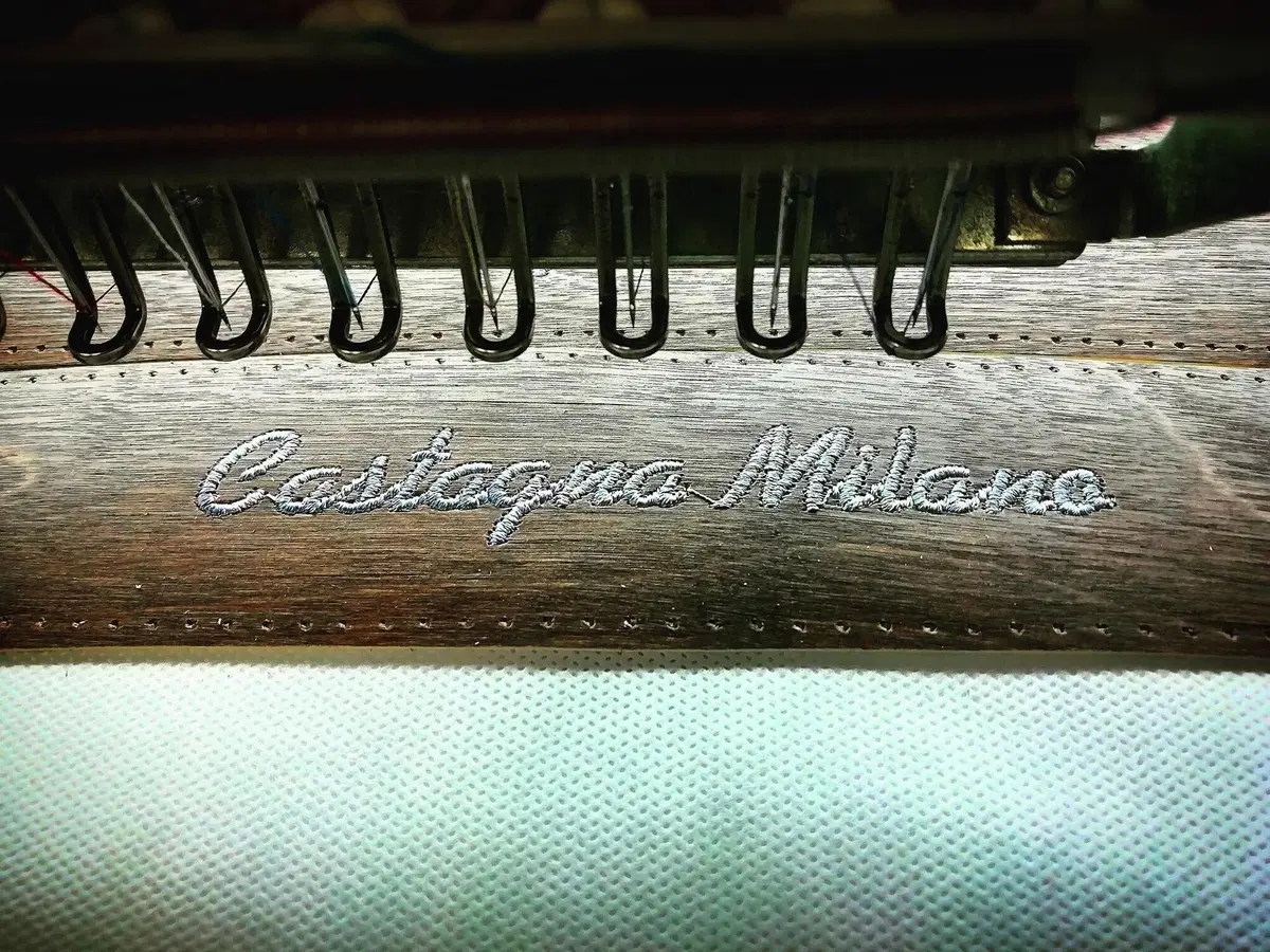 Castagna Evoque WoodFabric: a Milano si personalizza (col legno malleabile) la Range Rover  (2)