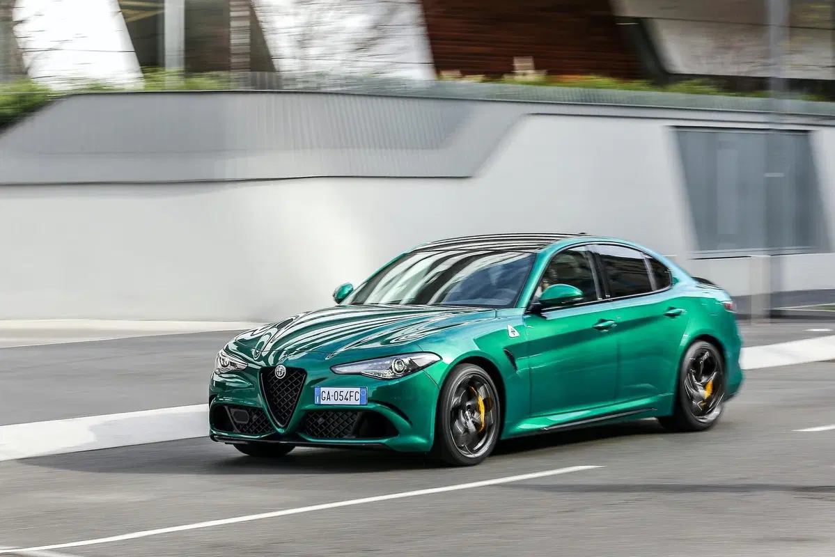 Alfa Romeo Giulia Quadrifoglio 2020: 510 CV con nuovi colori e più tecnologia (13)