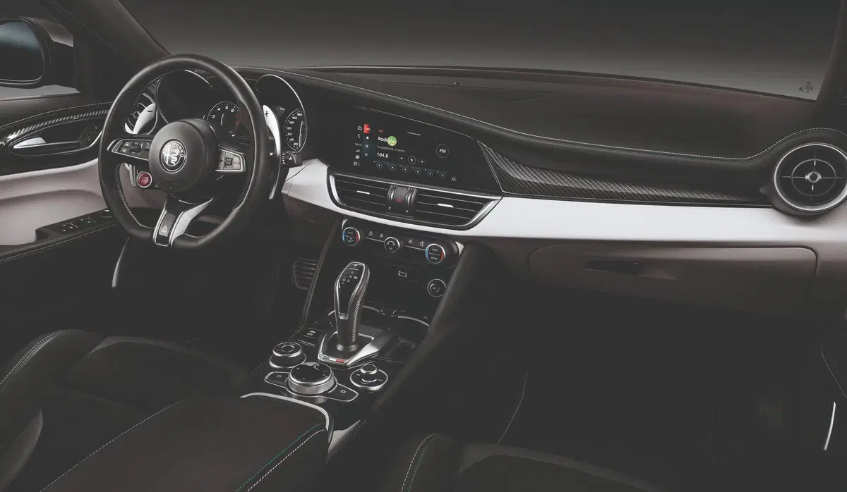 Alfa Romeo Giulia Quadrifoglio 2020: 510 CV con nuovi colori e più tecnologia (5)