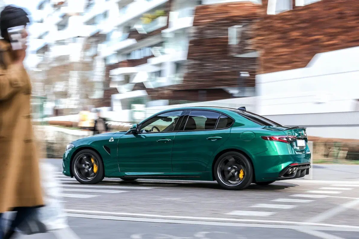 Alfa Romeo Giulia Quadrifoglio 2020: 510 CV con nuovi colori e più tecnologia (2)