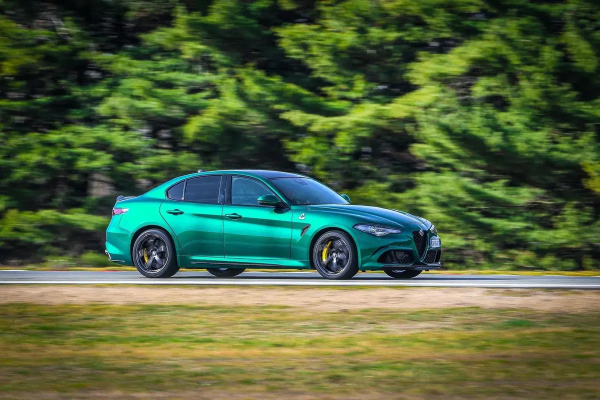 Alfa Romeo Giulia Quadrifoglio 2020: 510 CV con nuovi colori e più tecnologia (3)