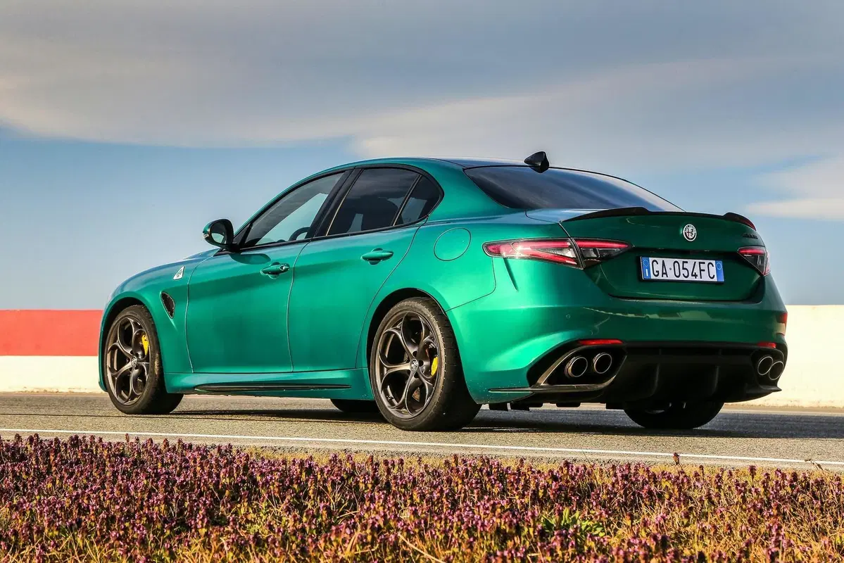 Alfa Romeo Giulia Quadrifoglio 2020: 510 CV con nuovi colori e più tecnologia (7)