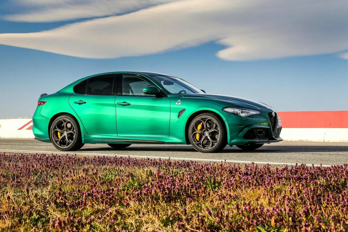 Alfa Romeo Giulia Quadrifoglio 2020: 510 CV con nuovi colori e più tecnologia (9)