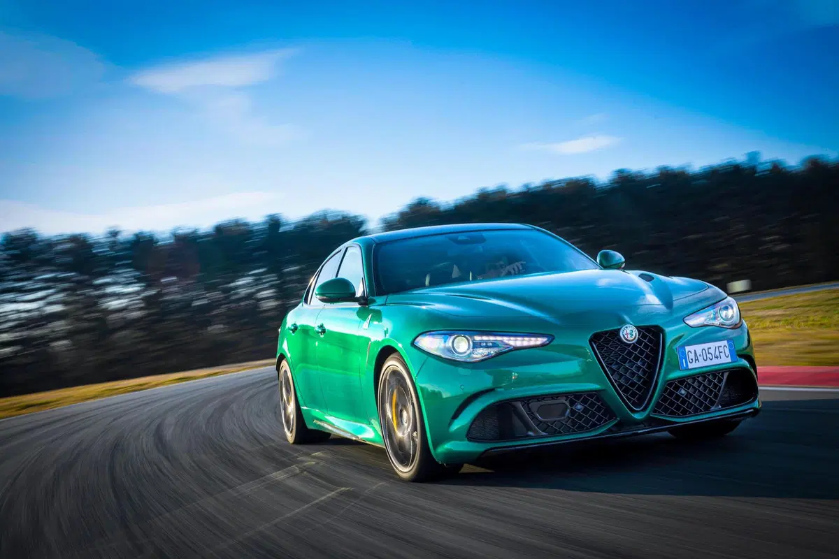 Alfa Romeo Giulia Quadrifoglio 2020: 510 CV con nuovi colori e più tecnologia (10)