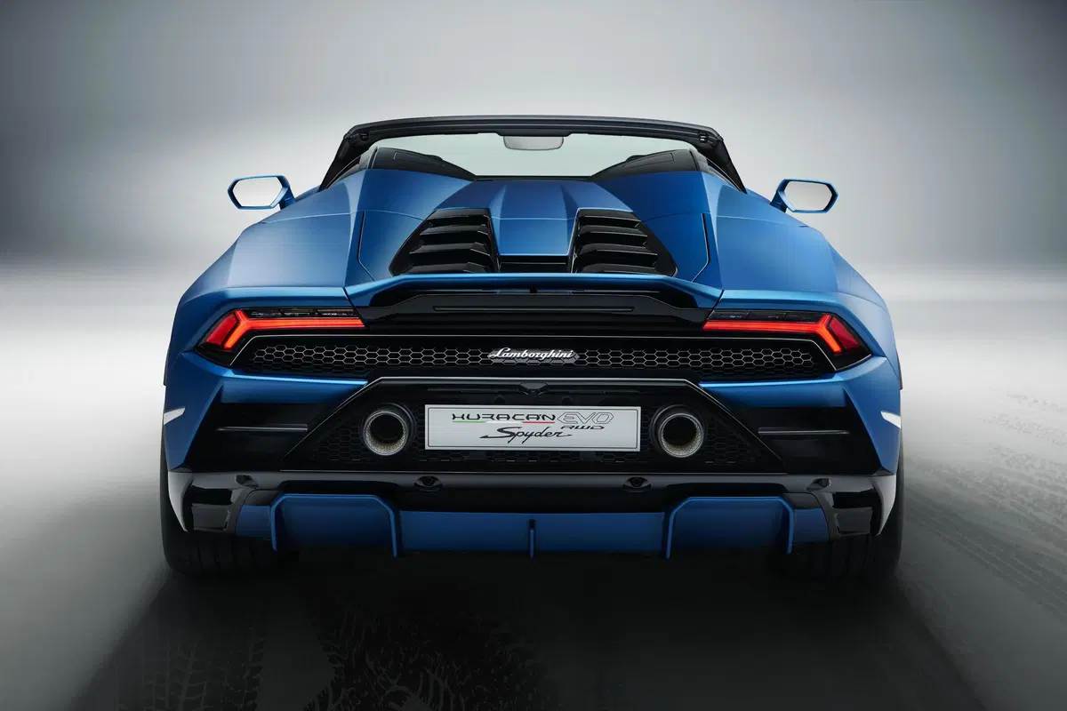 Lamborghini Huracan EVO Rear-Wheel Drive Spyder, trazione posteriore e guida all’aria aperta (8)