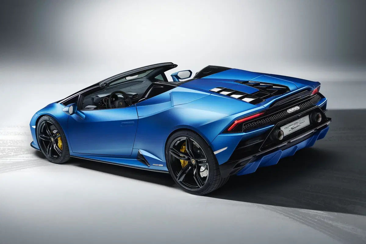 Lamborghini Huracan EVO Rear-Wheel Drive Spyder, trazione posteriore e guida all’aria aperta (9)