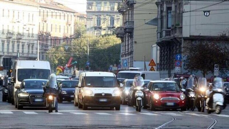 Milano, i pendolari nella Fase 2 preferiscono l&#039;auto ai mezzi