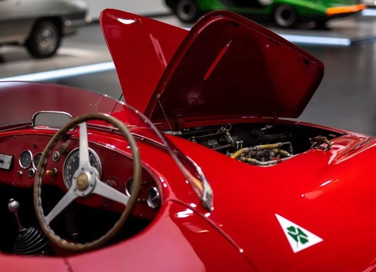Alfa Romeo Quadrifoglio: nuove, belle e potenti [ma voi che ve ne fate del portafortuna?] (4)