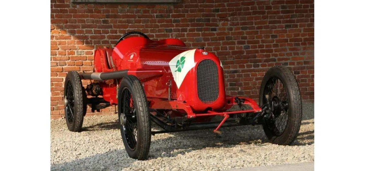 Alfa Romeo Quadrifoglio: nuove, belle e potenti [ma voi che ve ne fate del portafortuna?] (6)