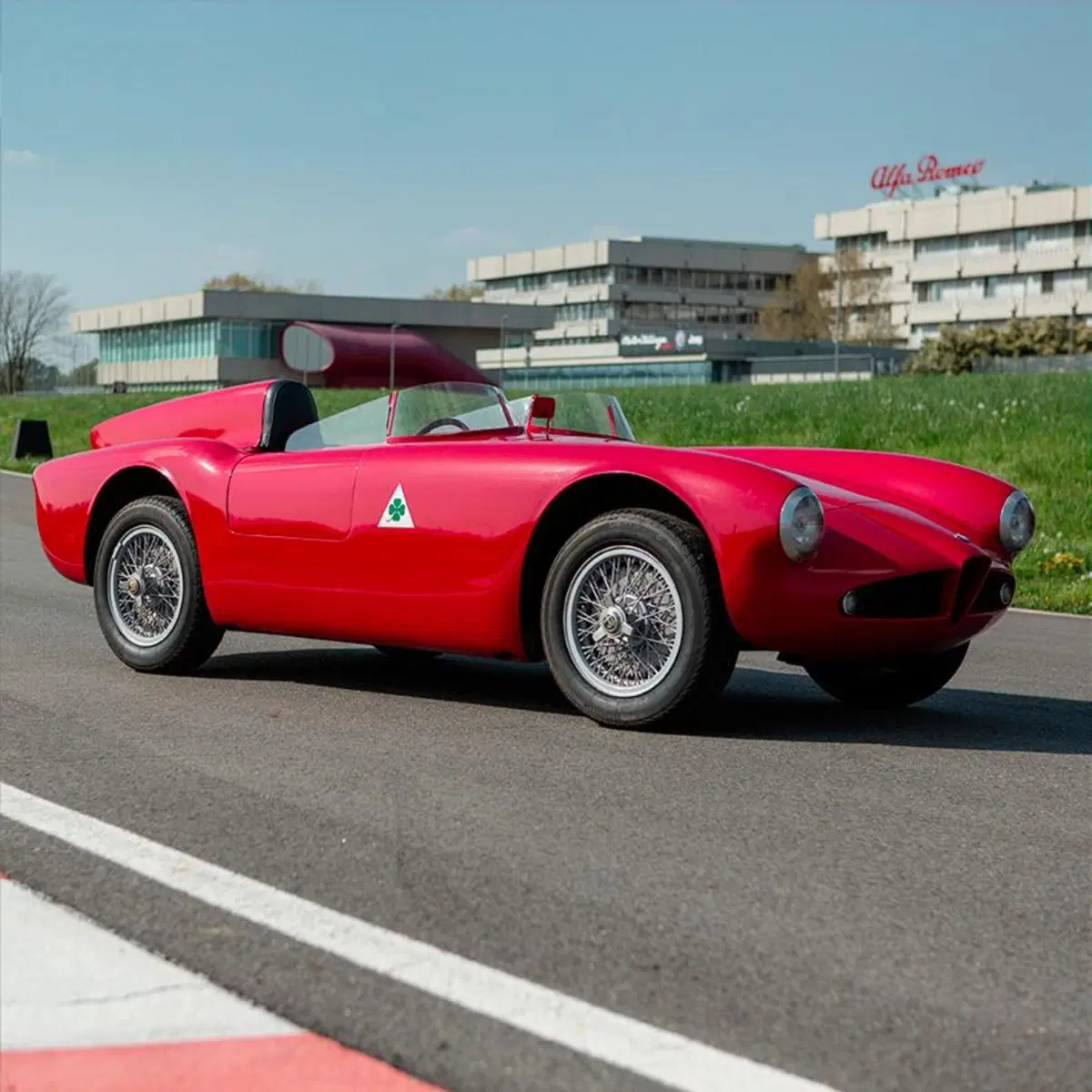 Alfa Romeo Quadrifoglio: nuove, belle e potenti [ma voi che ve ne fate del portafortuna?] (8)