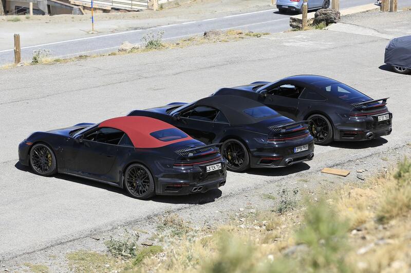 Un rapido confronto tra la Porsche 911 Turbo Cabrio e la coup&eacute;