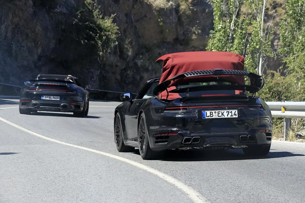 Porsche 911 Turbo Cabrio 2020: arriva anche la soft top [Foto spia] (17)