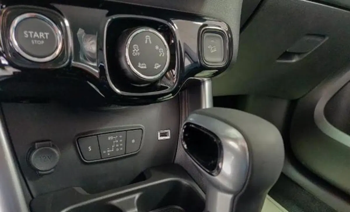 Citroen C3 PureTech 83 S&S Feel (44)