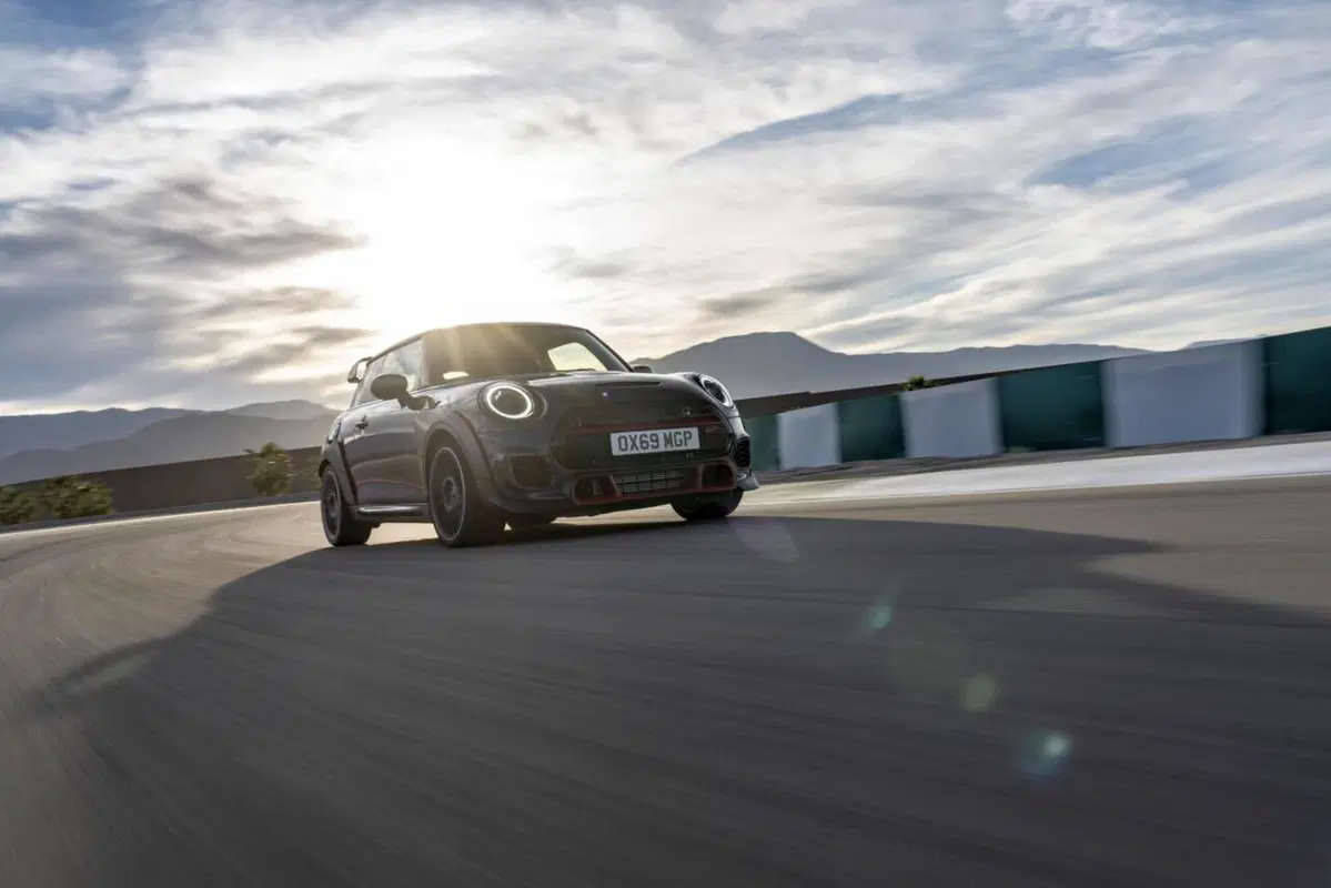 Mini John Cooper Works GP, 306 CV per la Mini più veloce di sempre (6)