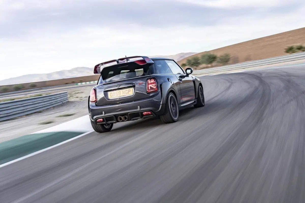 Mini John Cooper Works GP, 306 CV per la Mini più veloce di sempre (5)
