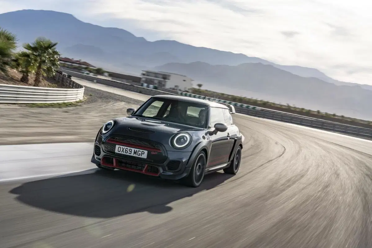 Mini John Cooper Works GP, 306 CV per la Mini più veloce di sempre (3)