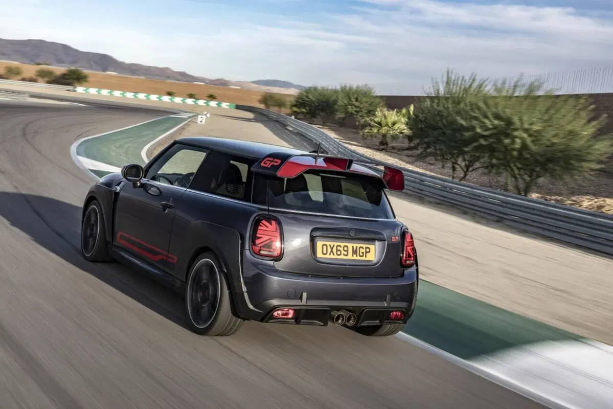 Mini John Cooper Works GP, 306 CV per la Mini più veloce di sempre (2)