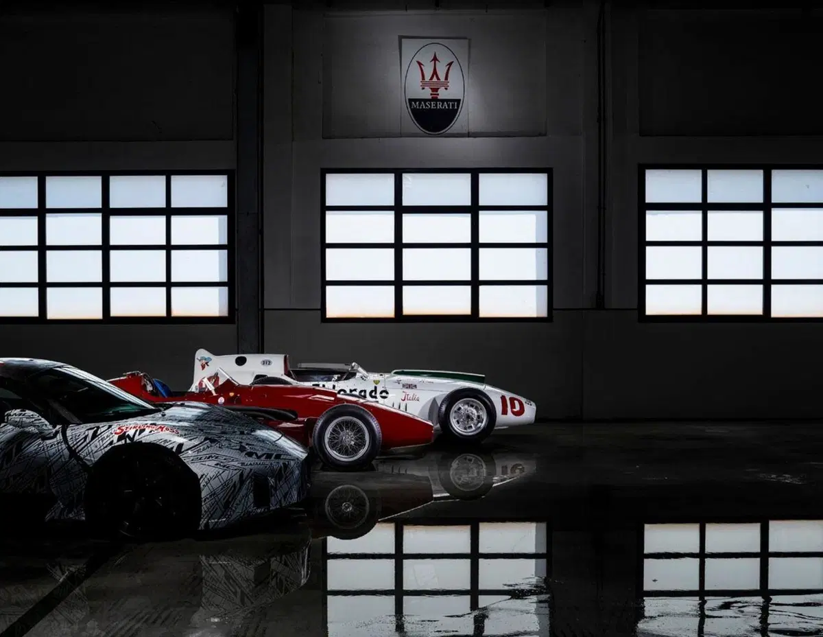 Maserati MC20 | La dedica a Stirling Moss nella nuova livrea camouflage (2)