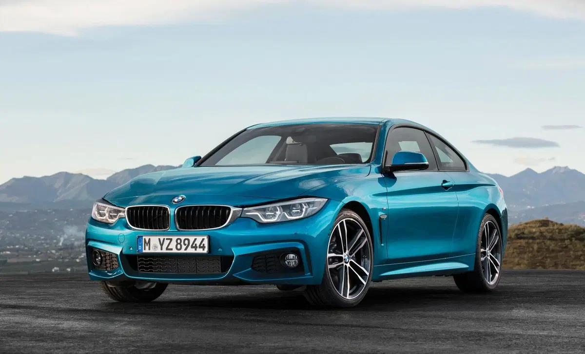 BMW Serie 4 Coupé M4  CS (34)