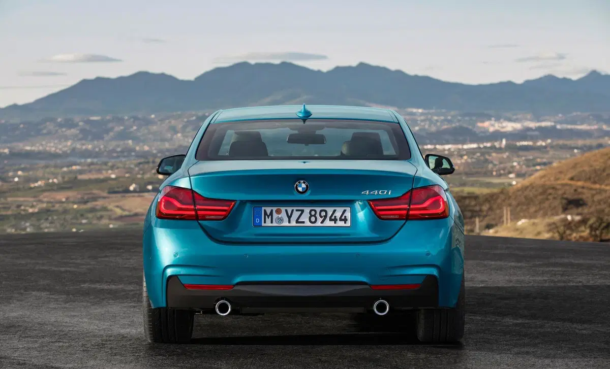 BMW Serie 4 Coupé M4  CS (32)