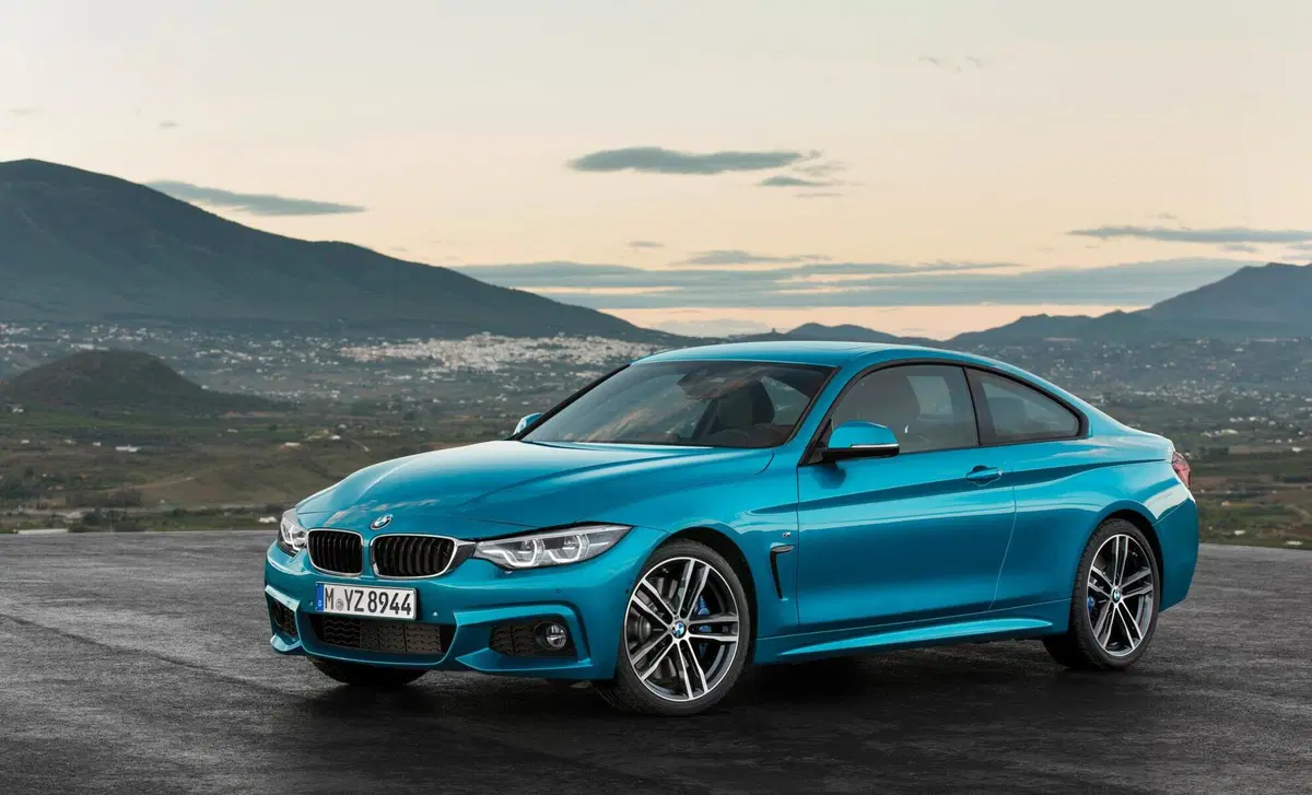 BMW Serie 4 Coupé M4  CS (36)