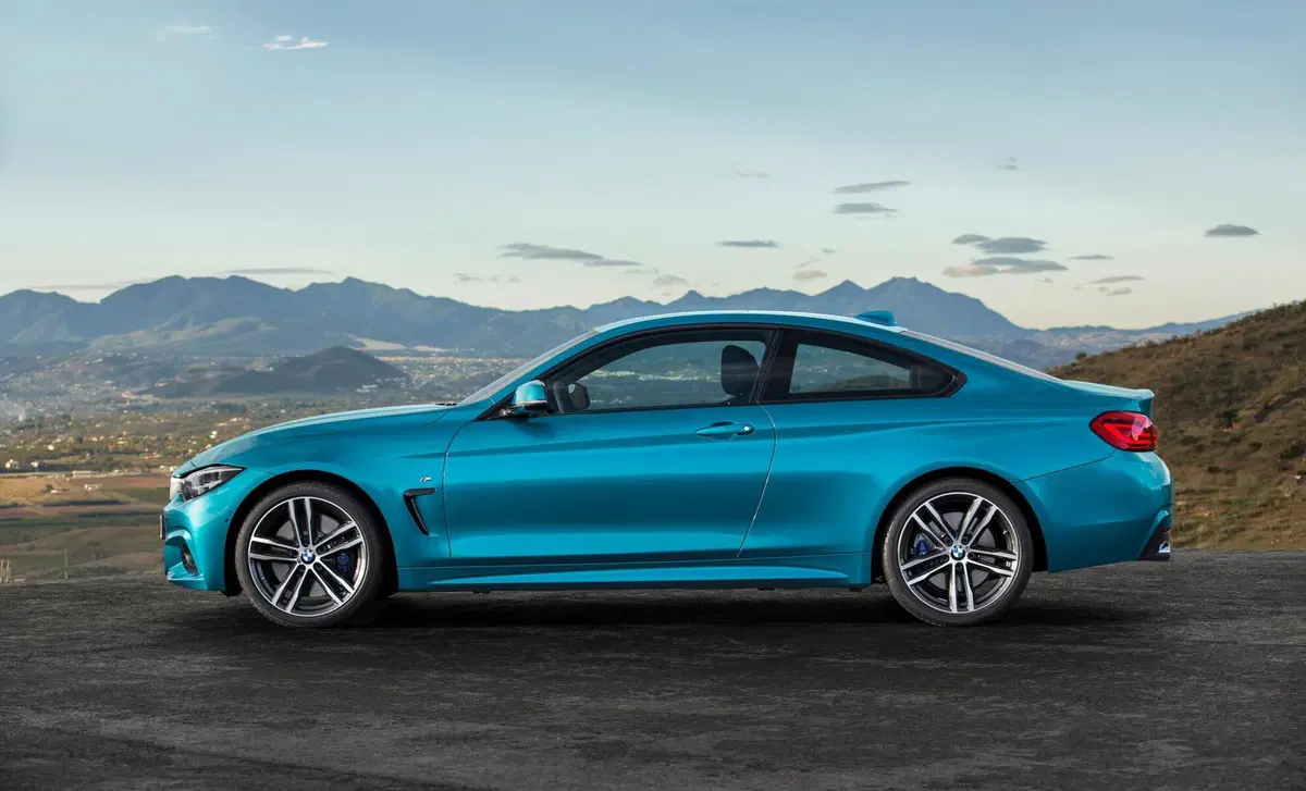 BMW Serie 4 Coupé M4  CS (35)