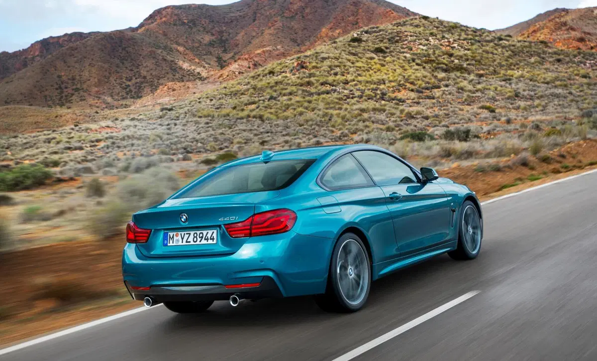 BMW Serie 4 Coupé M4  CS (37)