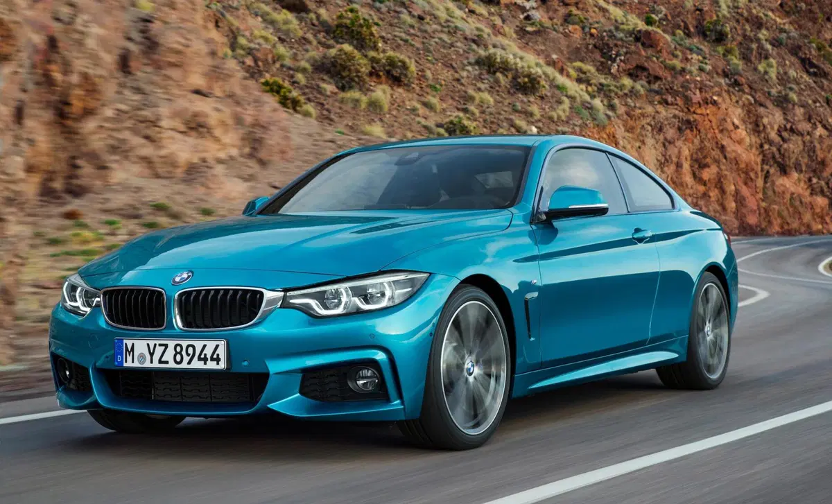 BMW Serie 4 Coupé M4  CS (53)
