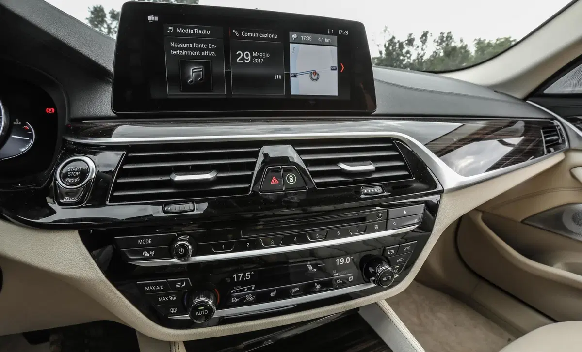 BMW Serie 5 Touring (2017-24) (45)