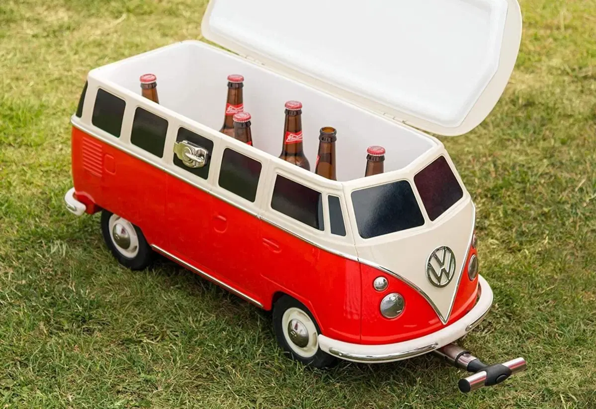 Il porta bibite pi&ugrave; stiloso del mondo a forma di furgonicino Volkswagen Bulli