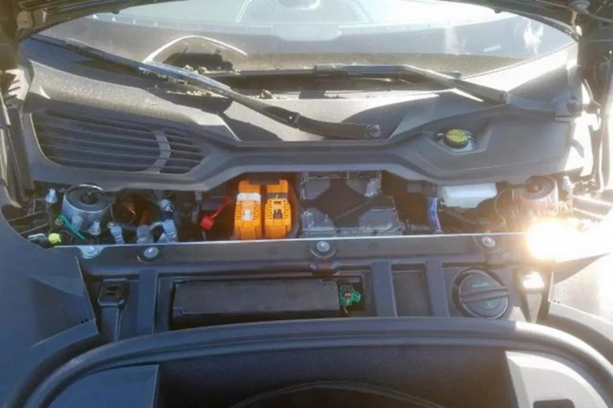 Schianta la nuova Porsche Taycan Turbo 15 miglia dopo il ritiro in concessionaria... (8)