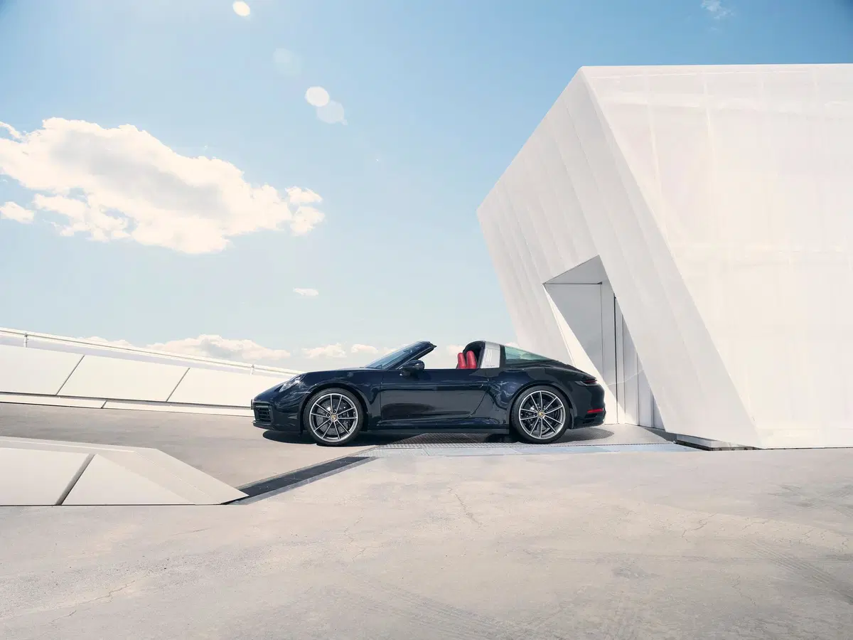 Nuova Porsche 911 Targa: ecco anche la 992, 4 e 4S (10)