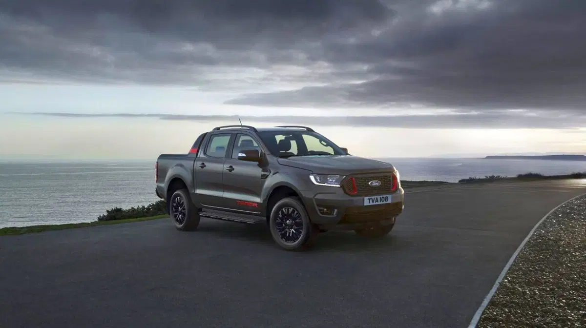 Ford Ranger Thunder, edizione limitata per il pick up dell’Ovale Blu (3)
