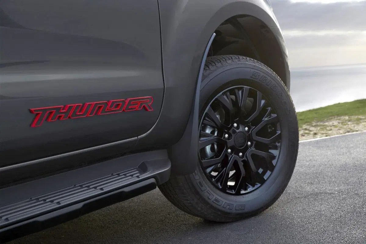 Ford Ranger Thunder, edizione limitata per il pick up dell’Ovale Blu (6)
