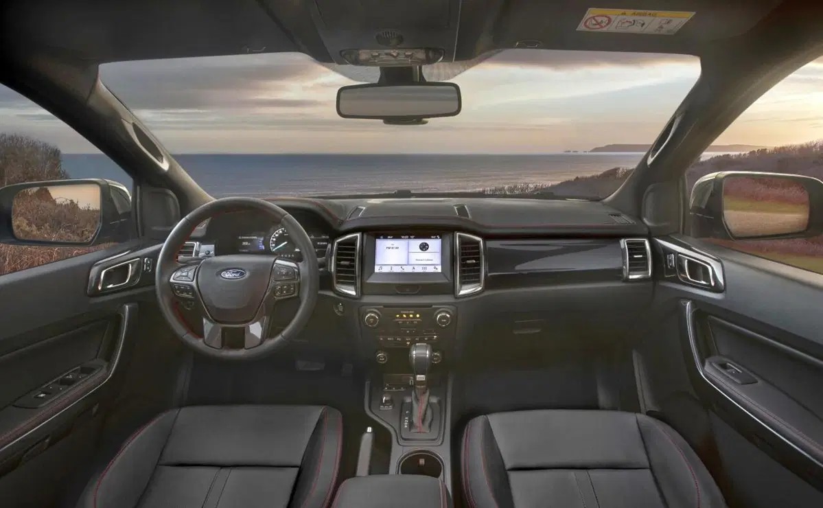 Ford Ranger Thunder, edizione limitata per il pick up dell’Ovale Blu (7)