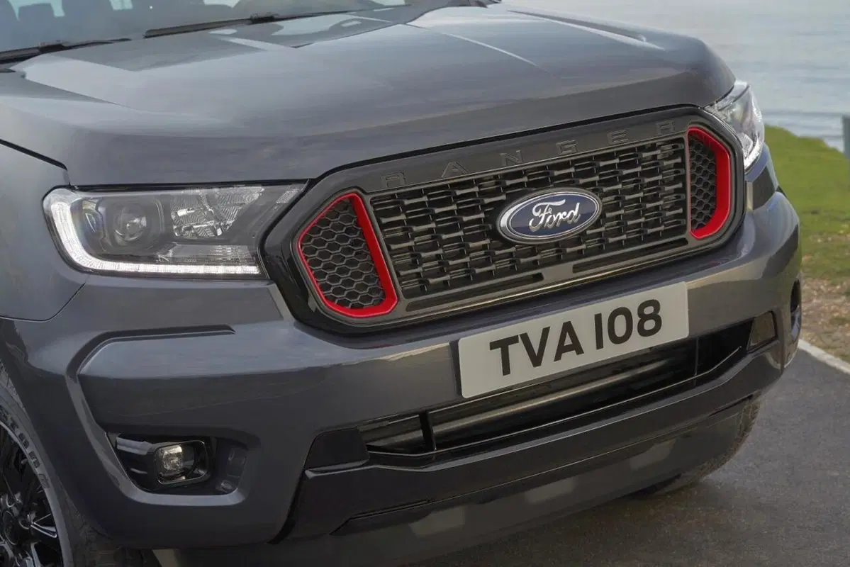 Ford Ranger Thunder, edizione limitata per il pick up dell’Ovale Blu (8)