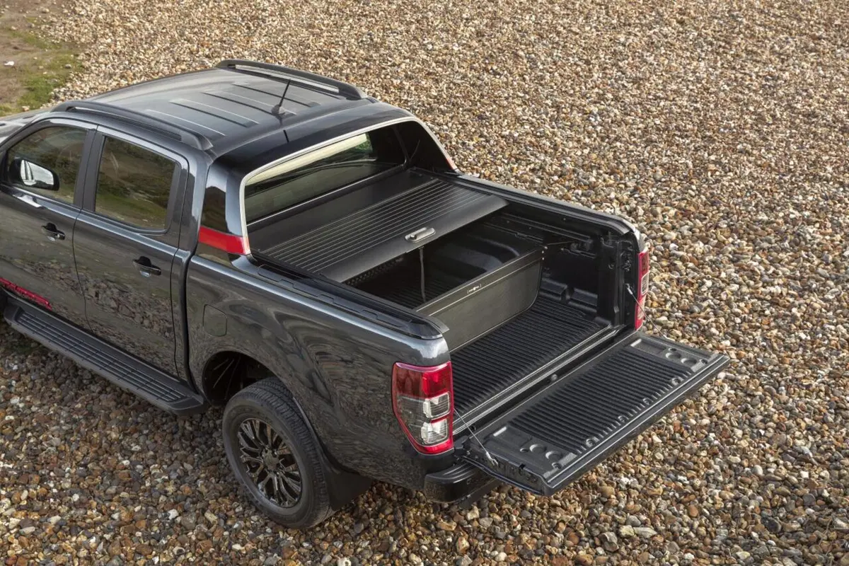 Ford Ranger Thunder, edizione limitata per il pick up dell’Ovale Blu (10)