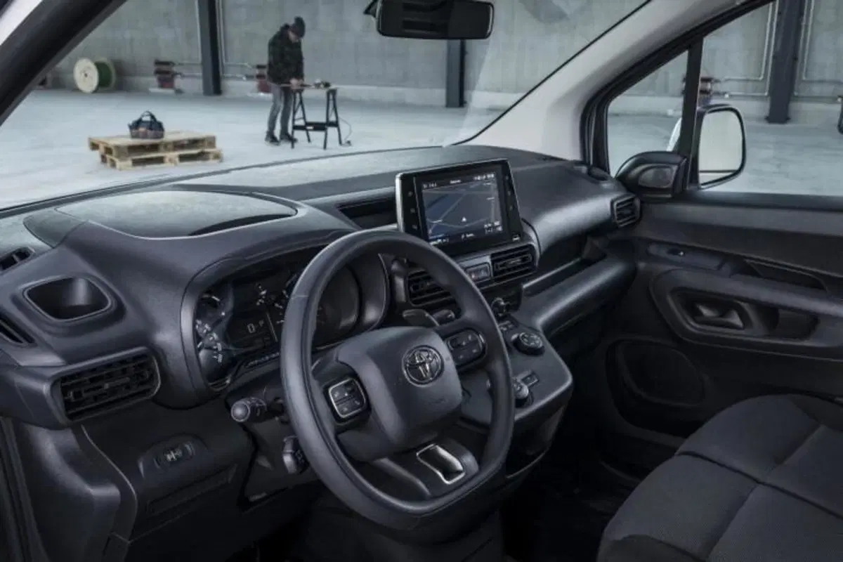 Nuovo Proace City, anche Verso: Toyota sfida FCA, PSA e Renault nei veicoli commerciali leggeri [LCV] (9)